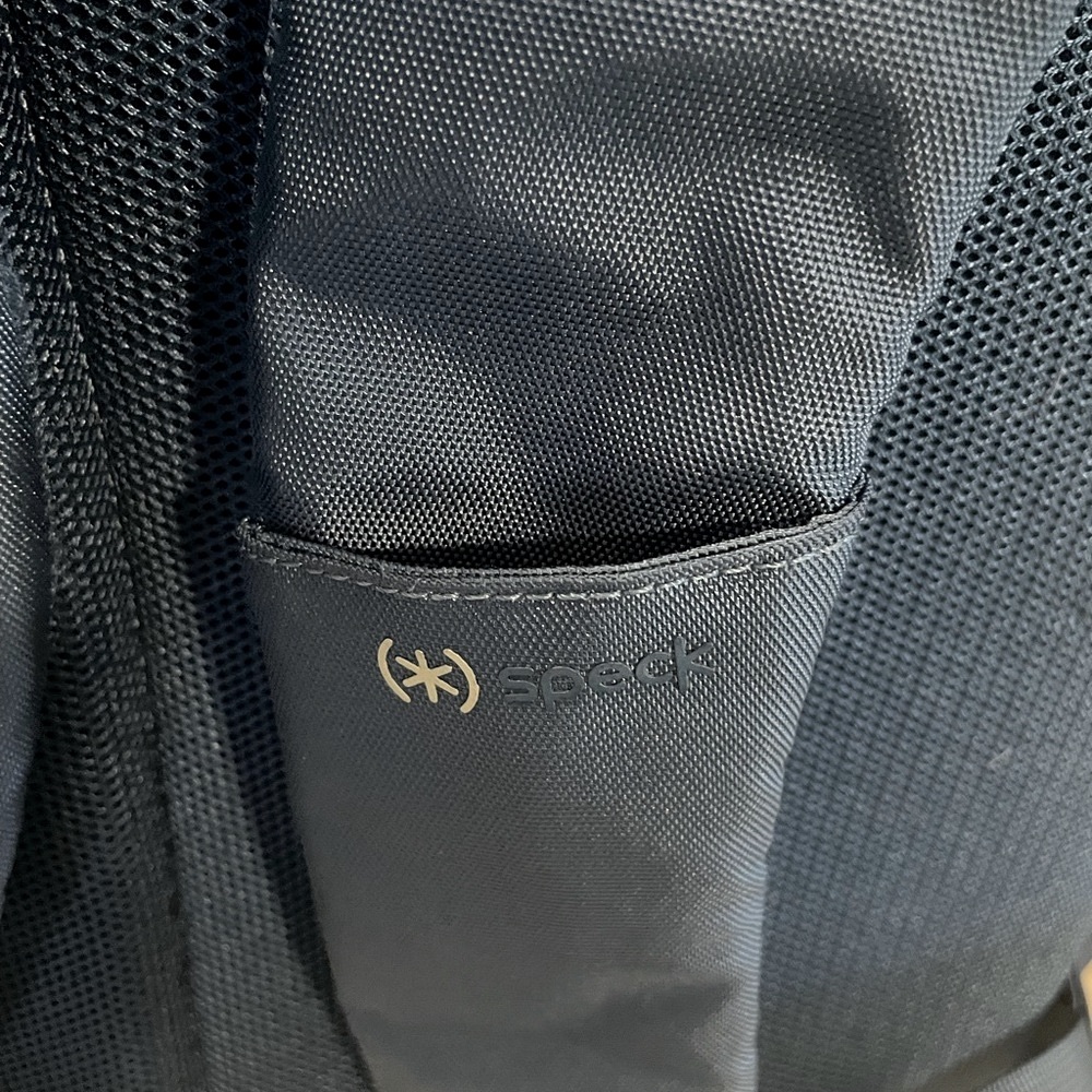 Speck MightyPack for digital commuters - tech protection and travel friendly - Picture 10 of 12